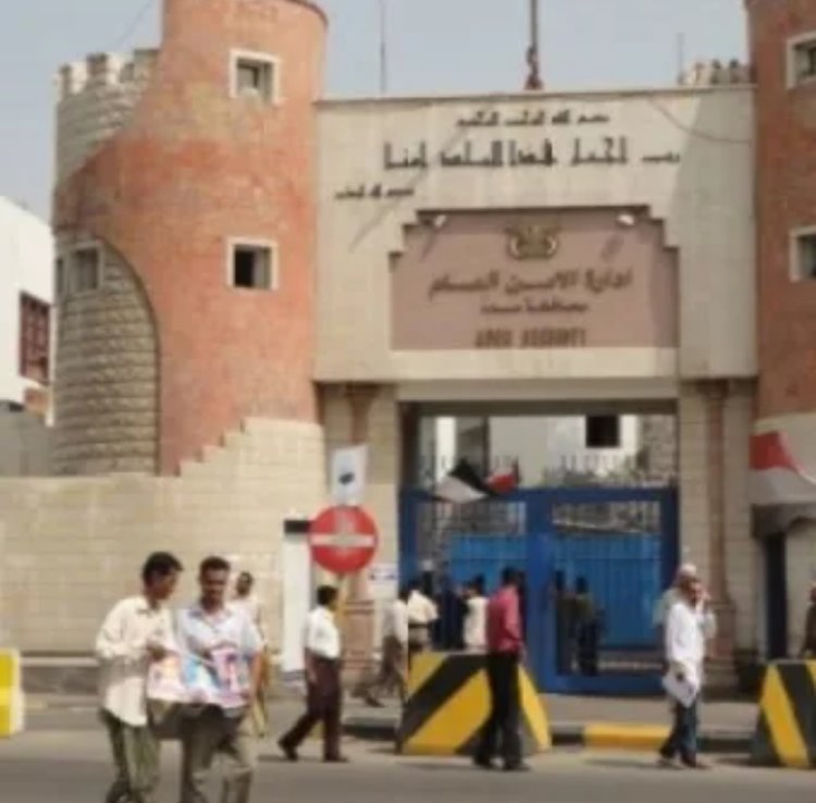 شرطة كريتر توضح ملابسات واقعة صيدلية الرشيدي وتنفي مزاعم الاقتحام.