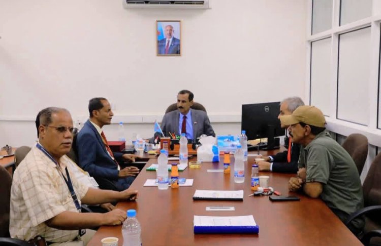 باتيس يزور مطار الريان الدولي ويشيد بانضباطه وجودة خدماته