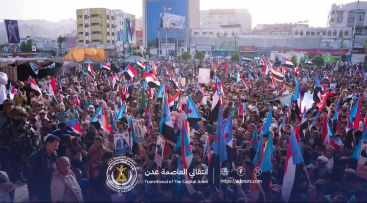 حشود أبناء البريقة وجحاف تنضم إلى ساحة الاعتصام المفتوح بخور مكسر للمطالبة بإعلان دولة الجنوب العربي