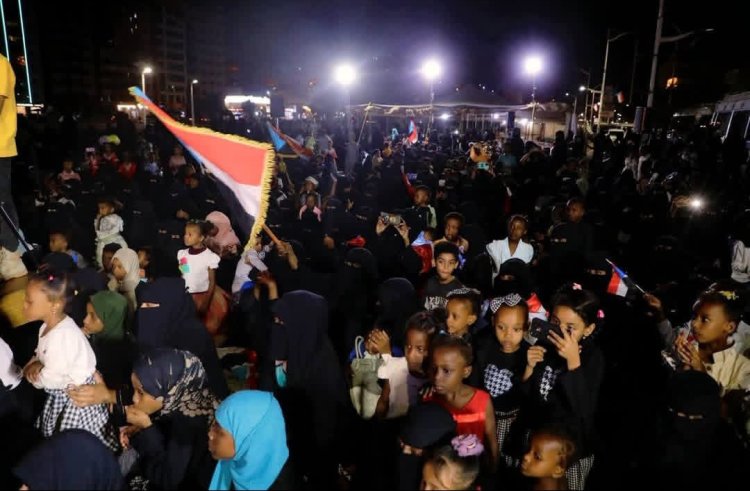 ساحة الاعتصام بالمكلا تشهد حفلًا نسويًا حاشدًا بفقرات متنوعة