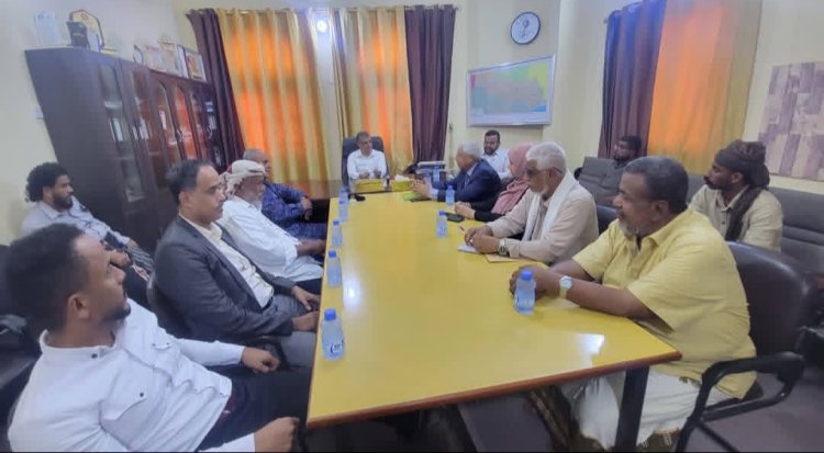 فريق التوجيه والرقابة الرئاسي يلتقي مدير عام مديرية غيل باوزير