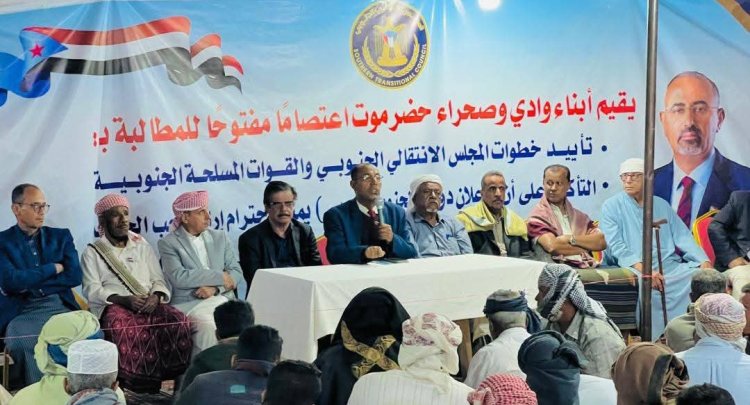 ساحة الاعتصام بسيئون تشهد محاضرة توعوية وفعاليات شعبية تؤكد ثبات المطالب الجنوبية