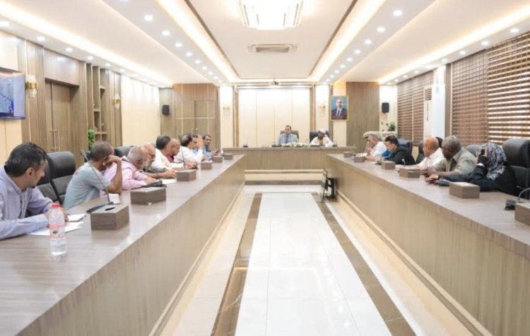 الوزير السقطري يترأس اجتماعًا استثنائيًا بالهيئة العامة للبحوث والارشاد الزراعي ويشدد على أهمية تفعيل دورها الاستراتيجي