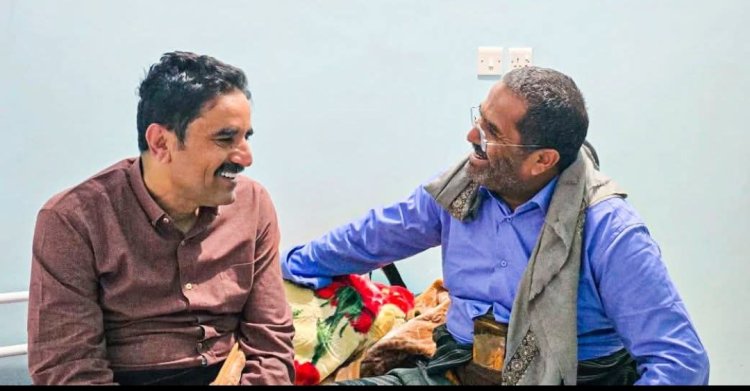 القائد العام لقوات دفاع شبوة يزور العميد علي أحمد الجبواني عضو هيئة رئاسة المجلس الإنتقالي للاطمئنان على صحته