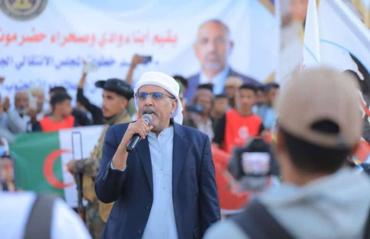 الكثيري من ساحة الاعتصام بسيئون يؤكد قرب إعلان دولة الجنوب العربي ويبارك موقف السلطة المحلية بحضرموت