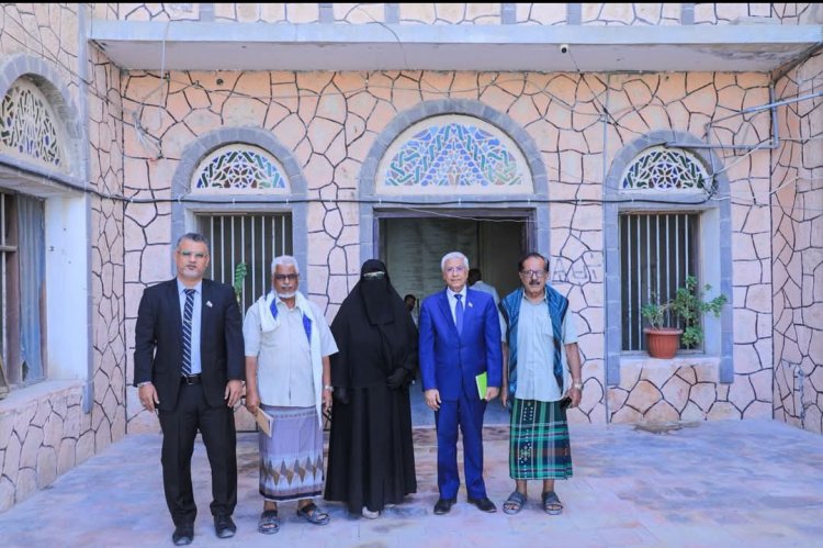 فريق التوجيه والرقابة الرئاسي يلتقي مدير عام الهيئة العامة للمعاشات والتأمينات بساحل حضرموت
