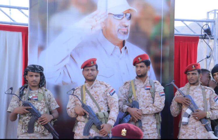 لأول مرة منذ أكثر من 30 عاماً… القوات المسلحة الجنوبية تؤمّن مليونية سيئون