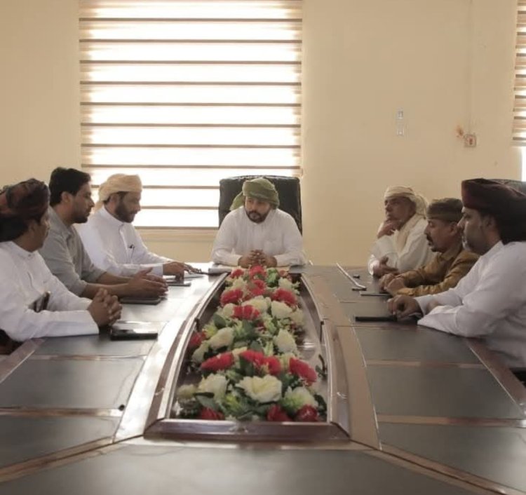 لجنة التهدئة والمصالحة المساندة للسلطة المحلية بالمهرة تعقد لقاءها الأول وتُقرّ خطة تحرك ميدانية