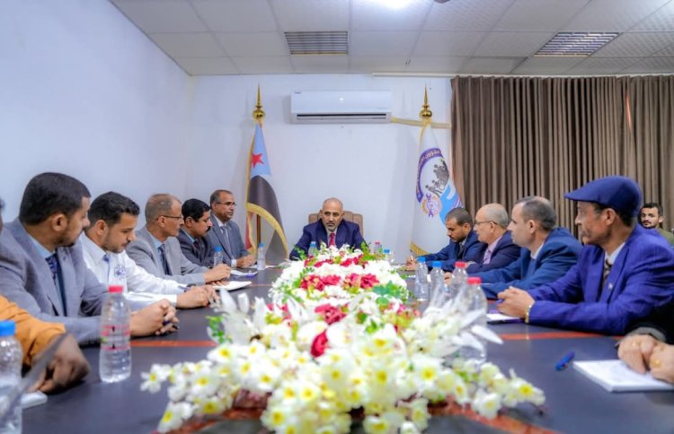 الرئيس الزُبيدي يطّلع على سير العمل في وزارتي الشؤون الاجتماعية والعمل والخدمة المدنية والتأمينات