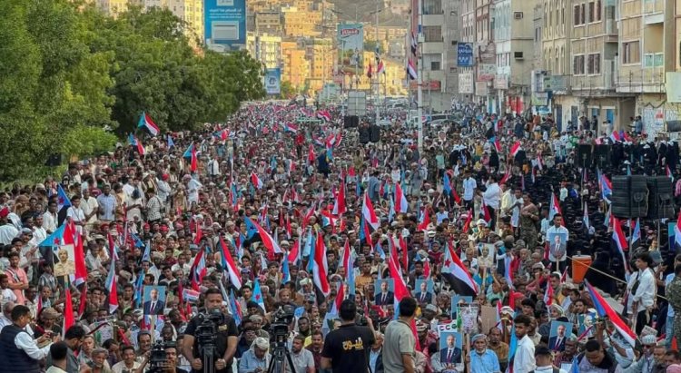 مدينة المكلا عاصمة محافظة حضرموت تشهد مليونية "القرار قرارنا" لاعلان دولة الجنوب العربي"بيان"