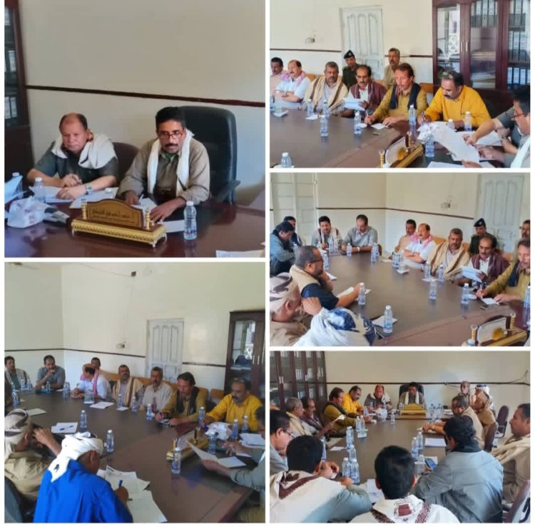 المكتب التنفيذي بمديرية بيحان يختتم العام 2025م، بمناقشة القضايا الخدمية والتنموية