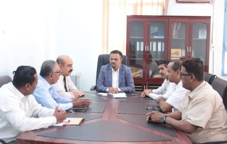 الأمين العام لمحلي حضرموت يترأس اجتماعاً لمناقشة سير العملية التربوية والتعليمية بساحل حضرموت