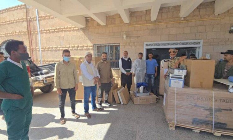 السلطة المحلية بالضالع تقدم دعمًا لمستشفى المركزي العام