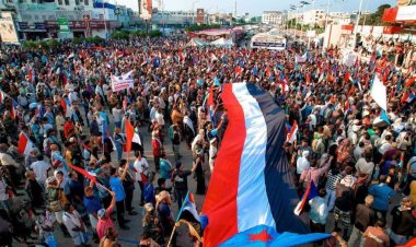 حشود أبين تصل ساحة الاعتصام المفتوح بالعاصمة عدن للمطالبة بإعلان دولة الجنوب العربي