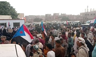 فعالية جماهيرية في تبن تأييدًا للإعلان السياسي والدستوري وتنديدًا بالعدوان السعودي