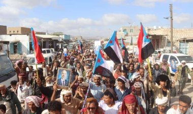 مسيرات جماهيرية حاشدة في زنجبار والمحفد تأييدًا للإعلان السياسي والدستوري وتنديدًا بالعدوان السعودي