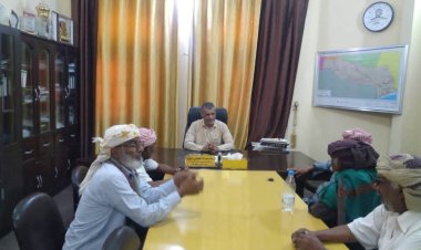 المدير العام لغيل باوزير يلتقي بعدد من المقادمة والشخصيات الاجتماعية بالمديرية لتعزيز التنسيق المجتمعي للحفاظ على أمن المديرية