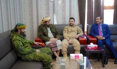 المحافظ بن الوزير يلتقي بعدد من قيادات قوات العمالقة ويشيد بدورهم في مواجهة المليشيات الحوثية  مكتب الاعلام محافظة شبوة