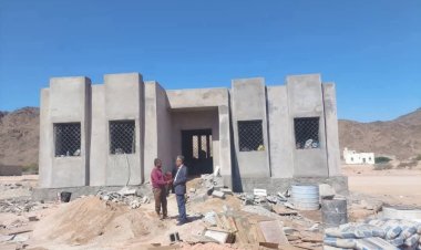 مدير عام مديرية عتق يتفقد مشروع الوحدة الصحية بمنطقة الصدارة ويعلن قرب إنجازه لتحسين مستوى الخدمات الصحية