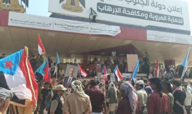 بدء توافد الجماهير إلى ساحة العروض وتحضيرية مليونية الوفاء والصمود تعلن اكتمال الجاهزية في عدن