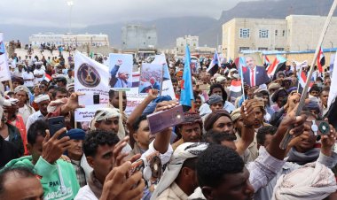 احتشاد جماهيري في سقطرى لتجديد التفويض الشعبي للرئيس القائد عيدروس الزُبيدي