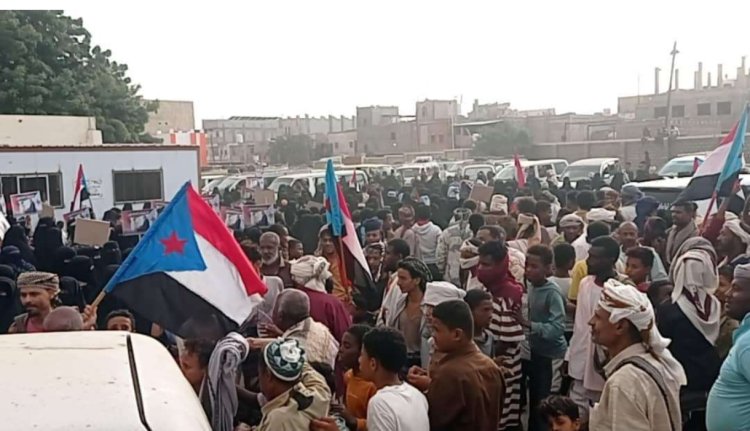 فعالية جماهيرية في تبن تأييدًا للإعلان السياسي والدستوري وتنديدًا بالعدوان السعودي