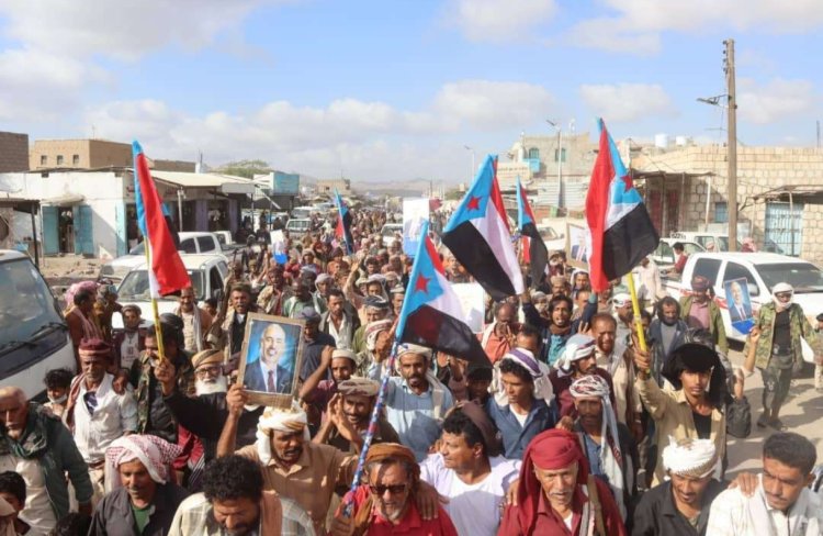 مسيرات جماهيرية حاشدة في زنجبار والمحفد تأييدًا للإعلان السياسي والدستوري وتنديدًا بالعدوان السعودي