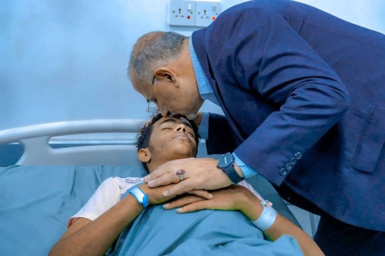 الرئيس الزُبيدي يطمئن على أحوال جرحى عملية “المستقبل الواعد” بمستشفى عبود العسكري