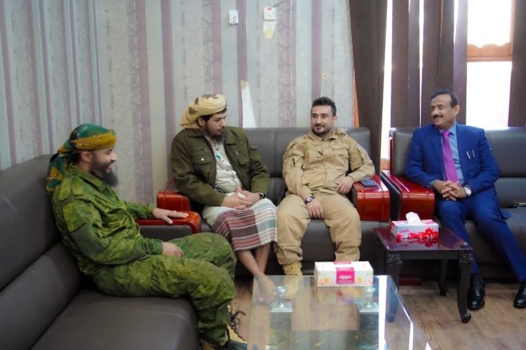 المحافظ بن الوزير يلتقي بعدد من قيادات قوات العمالقة ويشيد بدورهم في مواجهة المليشيات الحوثية  مكتب الاعلام محافظة شبوة