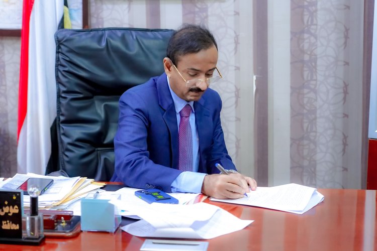 المحافظ بن الوزير يوجّه كافة الوحدات الأمنية والعسكرية بمنع مرور أي منهوبات، واتخاذ الإجراءات اللازمة