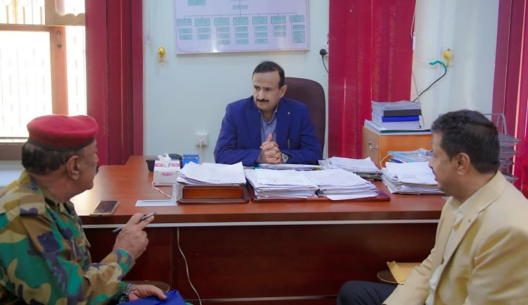 المحافظ بن الوزير يشدد على الجاهزية الأمنية وحماية المؤسسات السيادية في مديرية رضوم