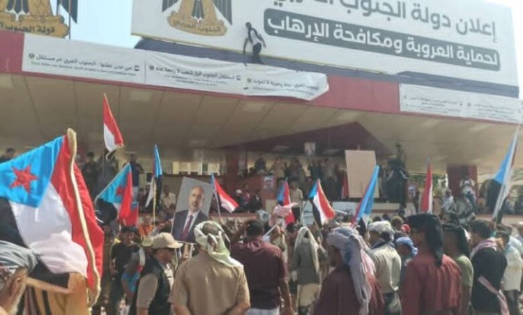 بدء توافد الجماهير إلى ساحة العروض وتحضيرية مليونية الوفاء والصمود تعلن اكتمال الجاهزية في عدن