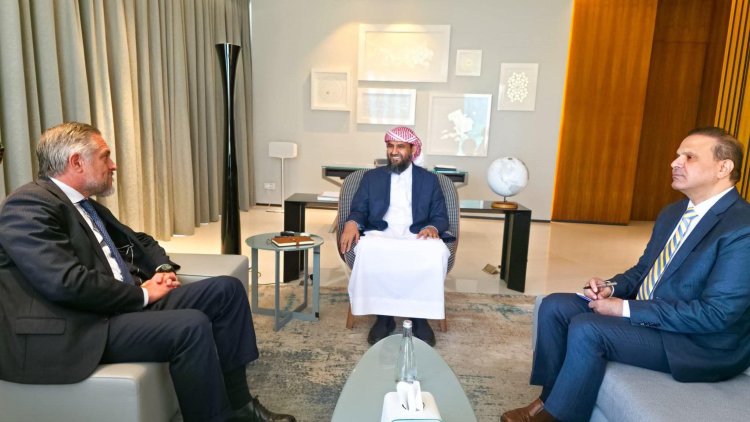 عضو مجلس القيادة الرئاسي عبدالرحمن المحرّمي يلتقي سفير الاتحاد الأوروبي لدى اليمن